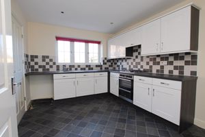 Kitchen diner - click for photo gallery